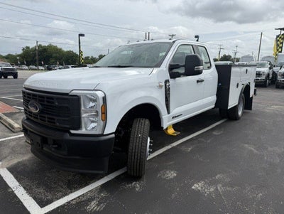 2026 Ford Super Duty F-350 DRW Crane XL