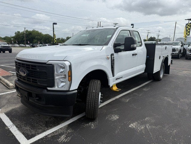 2026 Ford Super Duty F-350 DRW Crane XL