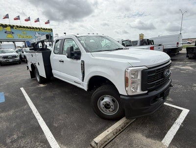 2026 Ford Super Duty F-350 DRW Crane XL