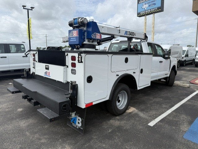 2026 Ford Super Duty F-350 DRW Crane XL