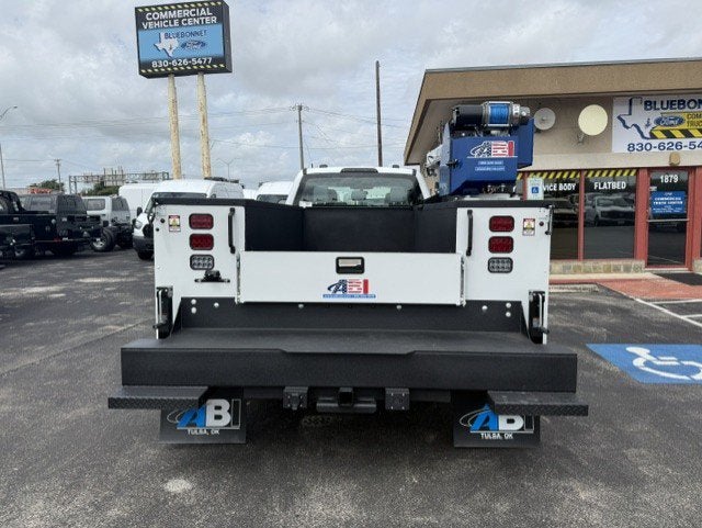 2026 Ford Super Duty F-350 DRW Crane XL