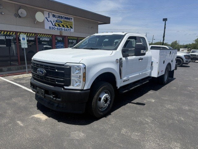 2026 Ford Super Duty F-350 DRW Crane XL