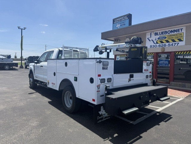 2026 Ford Super Duty F-350 DRW Crane XL