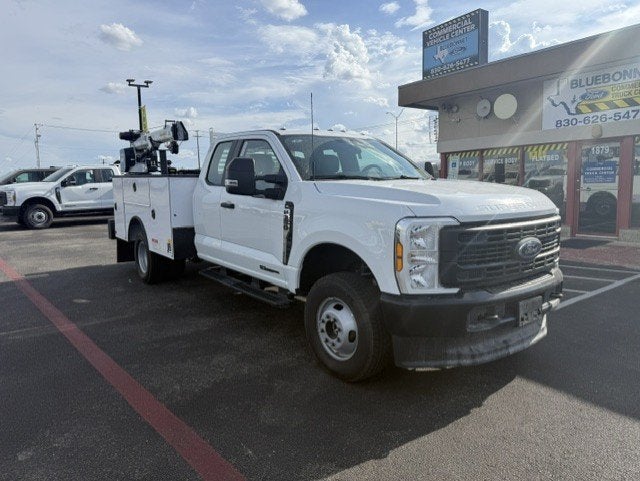 2026 Ford Super Duty F-350 DRW Crane XL