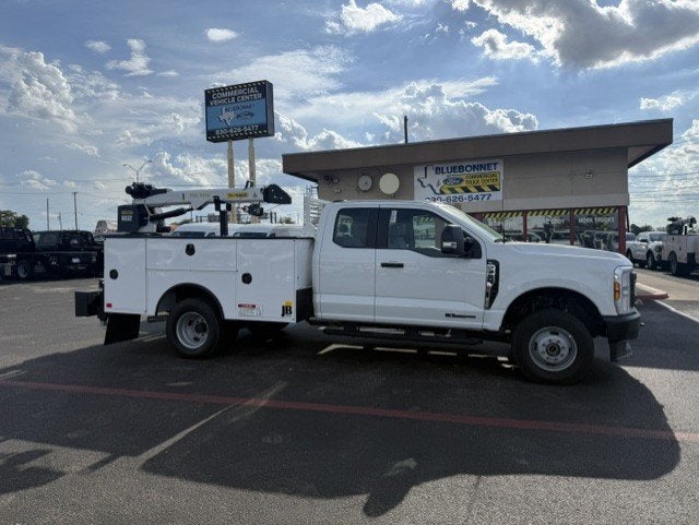 2026 Ford Super Duty F-350 DRW Crane XL