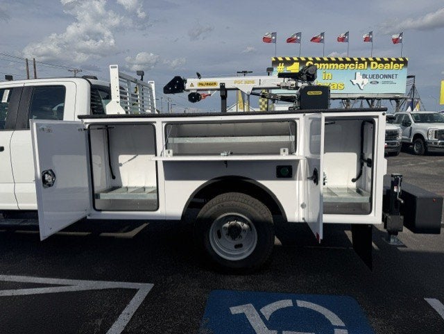 2026 Ford Super Duty F-350 DRW Crane XL