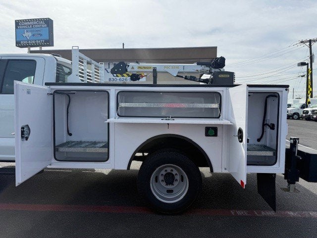 2025 Ford Super Duty F-350 DRW Crane XL