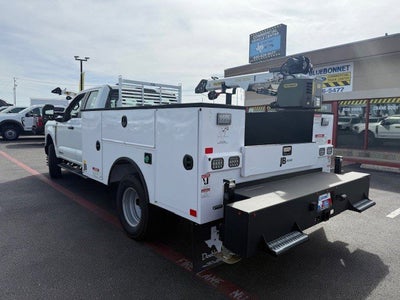 2025 Ford Super Duty F-350 DRW Crane XL