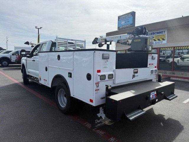 2025 Ford Super Duty F-350 DRW Crane XL
