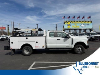 2025 Ford Super Duty F-350 DRW Crane XL