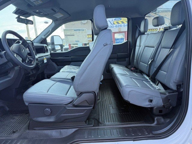 2026 Ford Super Duty F-350 DRW Crane XL