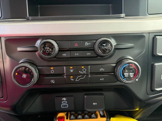 2026 Ford Super Duty F-350 DRW Crane XL