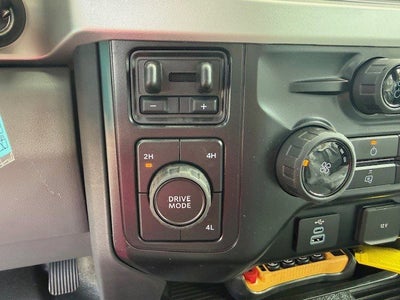 2026 Ford Super Duty F-350 DRW Crane XL