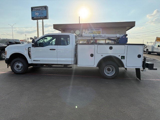 2026 Ford Super Duty F-350 DRW Crane XL