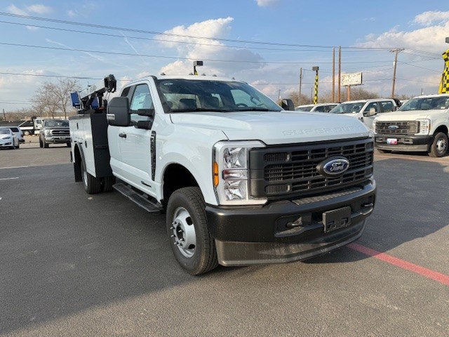 2026 Ford Super Duty F-350 DRW Crane XL