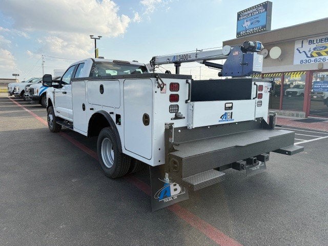 2026 Ford Super Duty F-350 DRW Crane XL