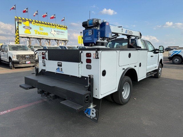 2026 Ford Super Duty F-350 DRW Crane XL
