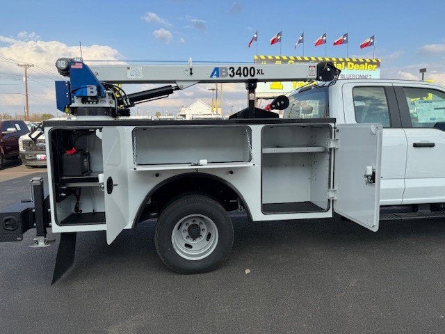 2026 Ford Super Duty F-350 DRW Crane XL