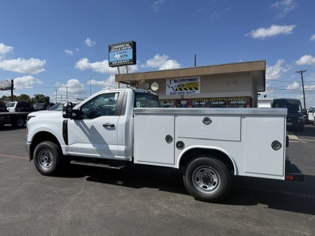 2027 Ford Super Duty F-250 SRW Service Body XL