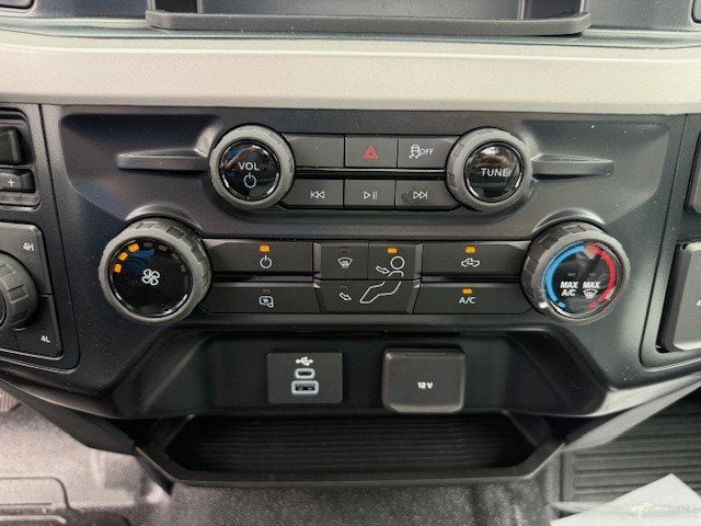 2026 Ford Super Duty F-550 DRW Flatbed XL