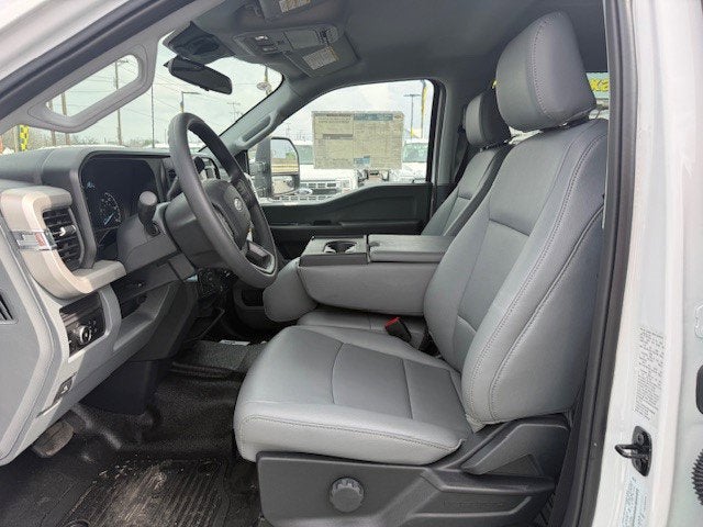 2026 Ford Super Duty F-550 DRW Flatbed XL