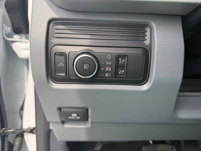 2026 Ford Super Duty F-550 DRW Flatbed XL