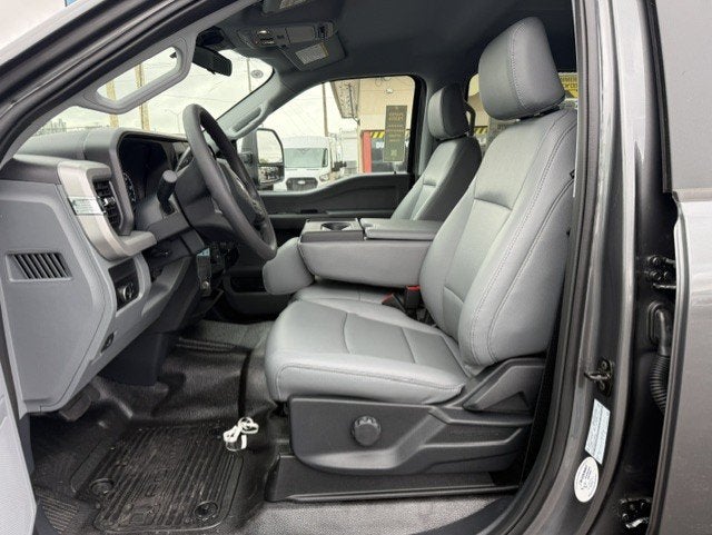 2027 Ford Super Duty F-550 DRW Chassis XL