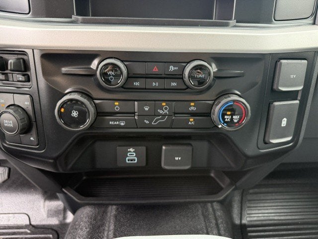 2027 Ford Super Duty F-550 DRW Chassis XL