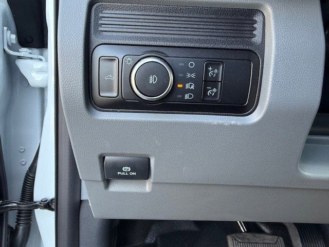 2025 Ford Super Duty F-550 DRW Flatbed XL