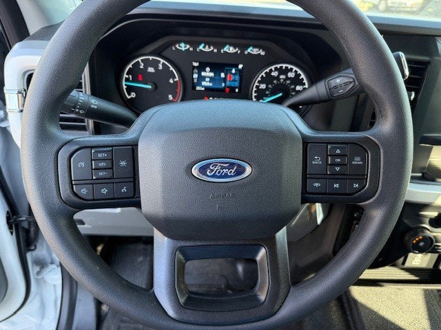 2025 Ford Super Duty F-550 DRW Flatbed XL