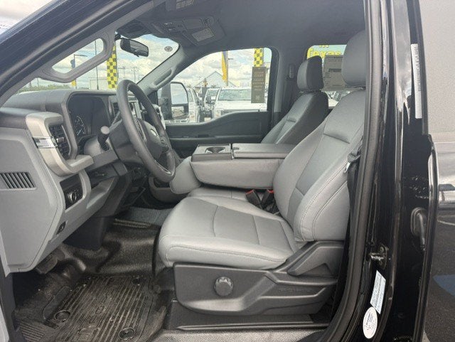 2027 Ford Super Duty F-550 DRW Flatbed XL
