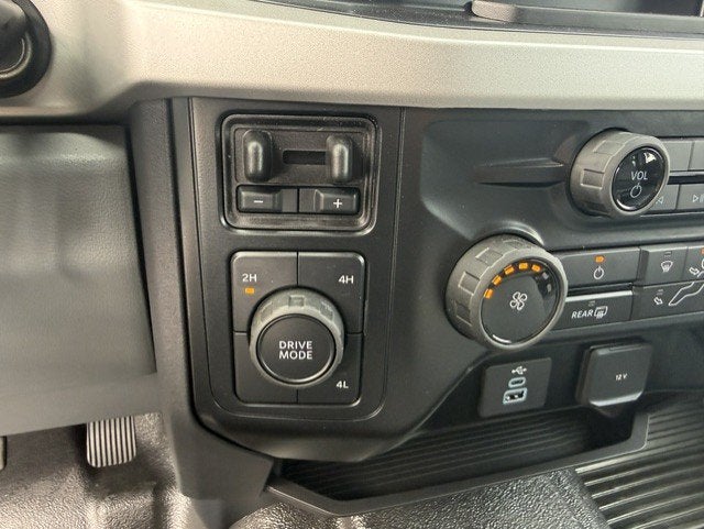 2027 Ford Super Duty F-550 DRW Flatbed XL