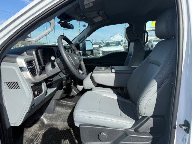 2025 Ford Super Duty F-450 DRW Flatbed XL