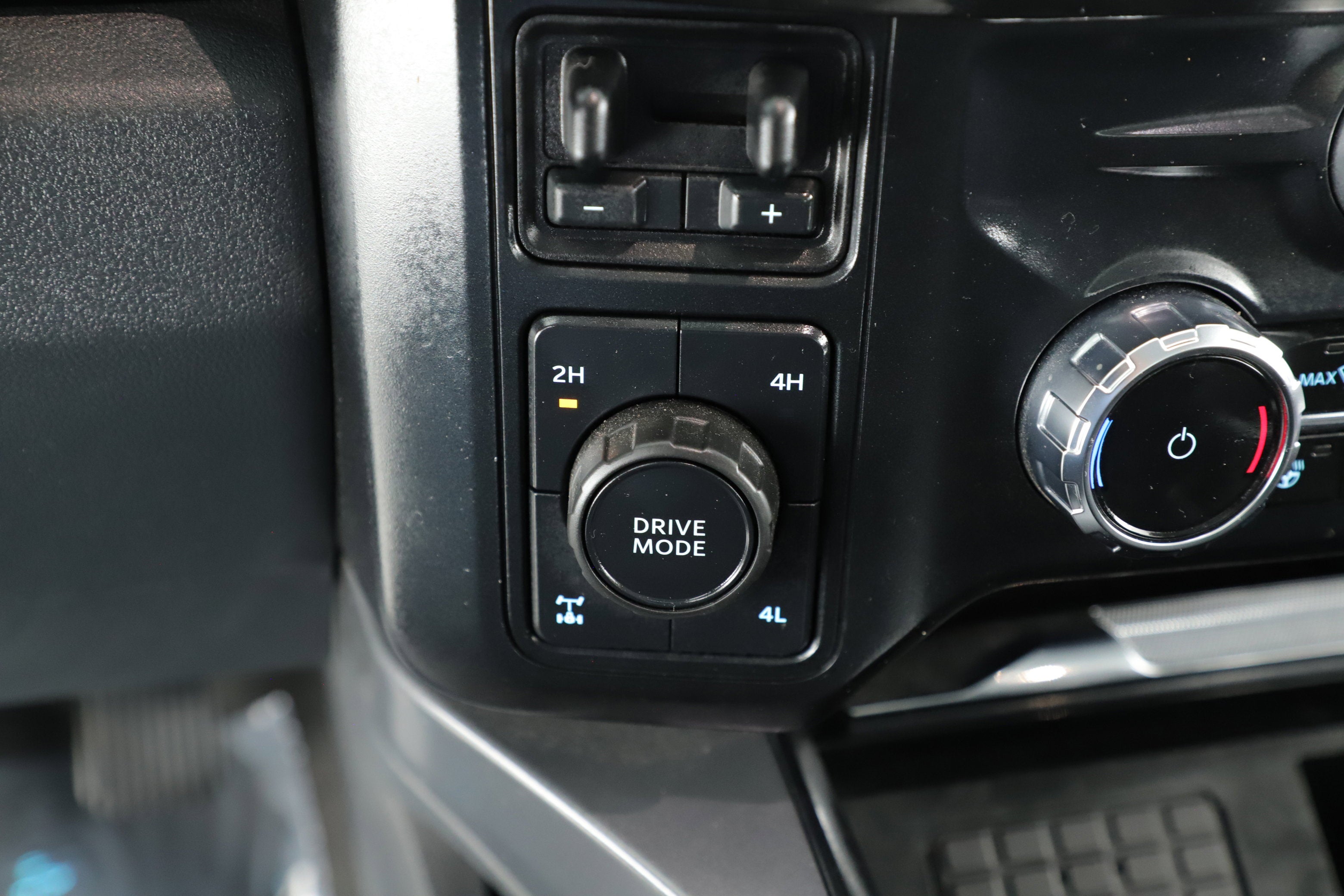 2024 Ford Super Duty F-350 SRW LARIAT