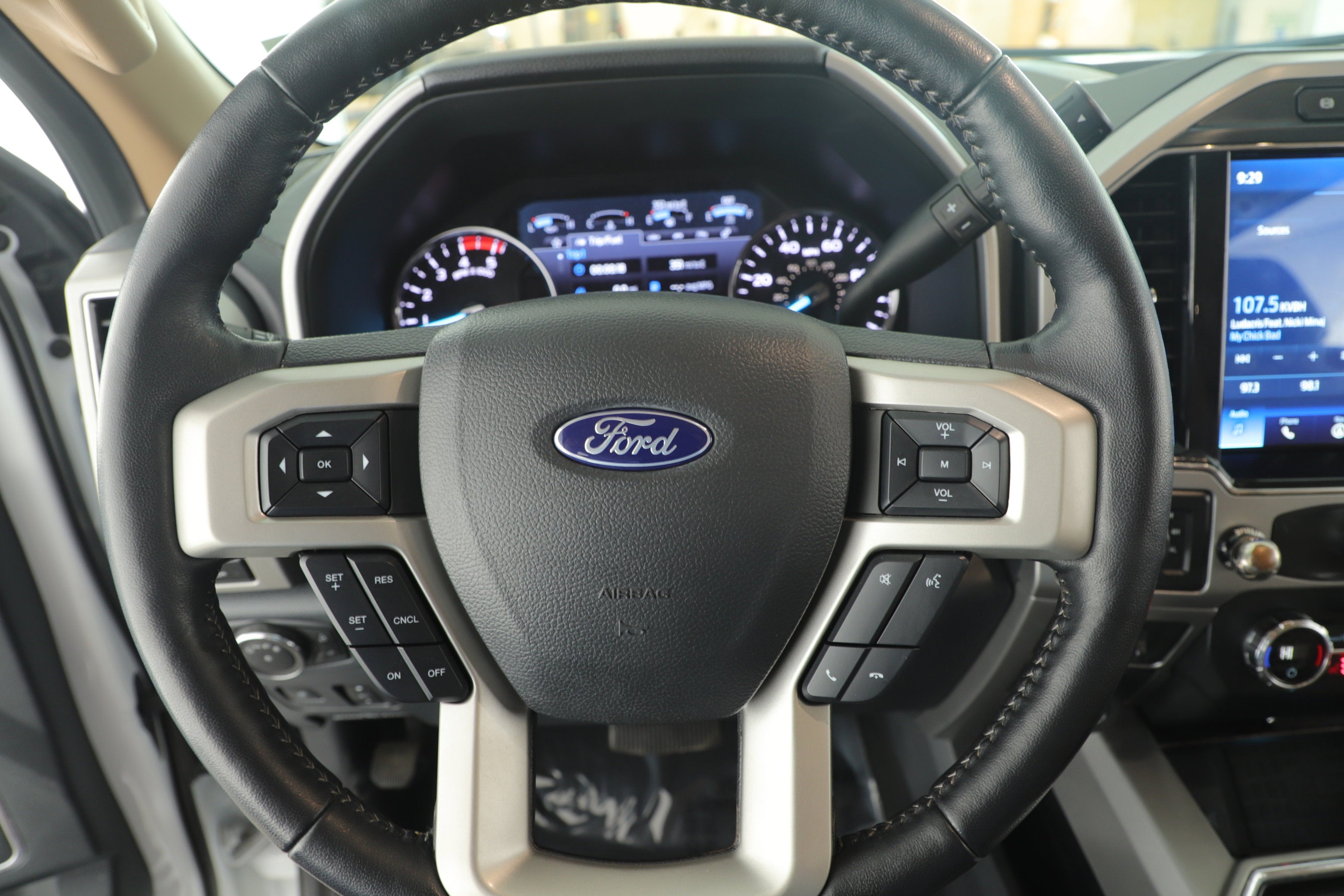 2022 Ford Super Duty F-350 SRW LARIAT