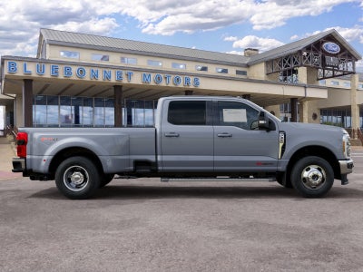 2027 Ford Super Duty F-350 DRW LARIAT