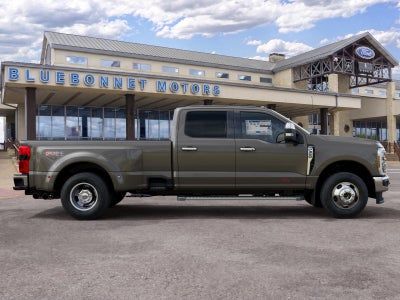2027 Ford Super Duty F-350 DRW LARIAT