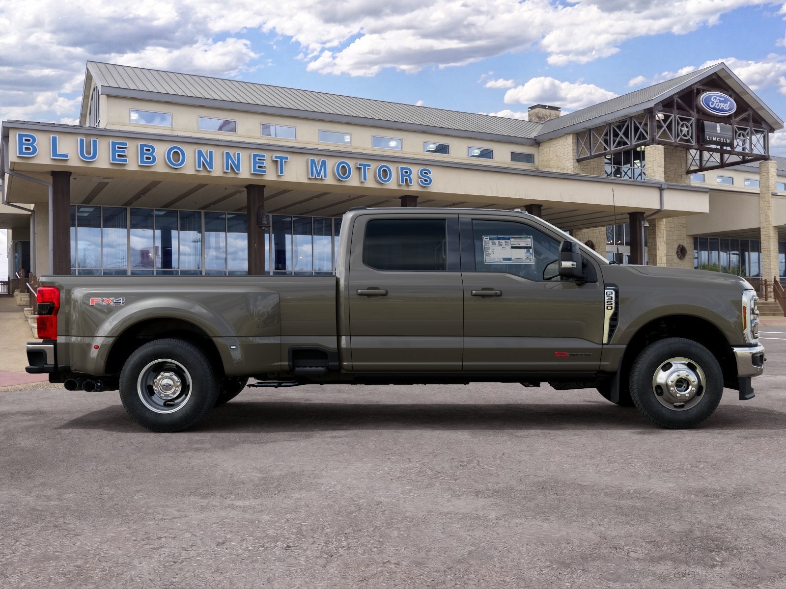 2027 Ford Super Duty F-350 DRW LARIAT