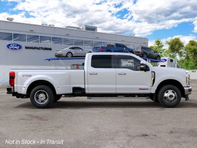 2027 Ford Super Duty F-350 DRW LARIAT