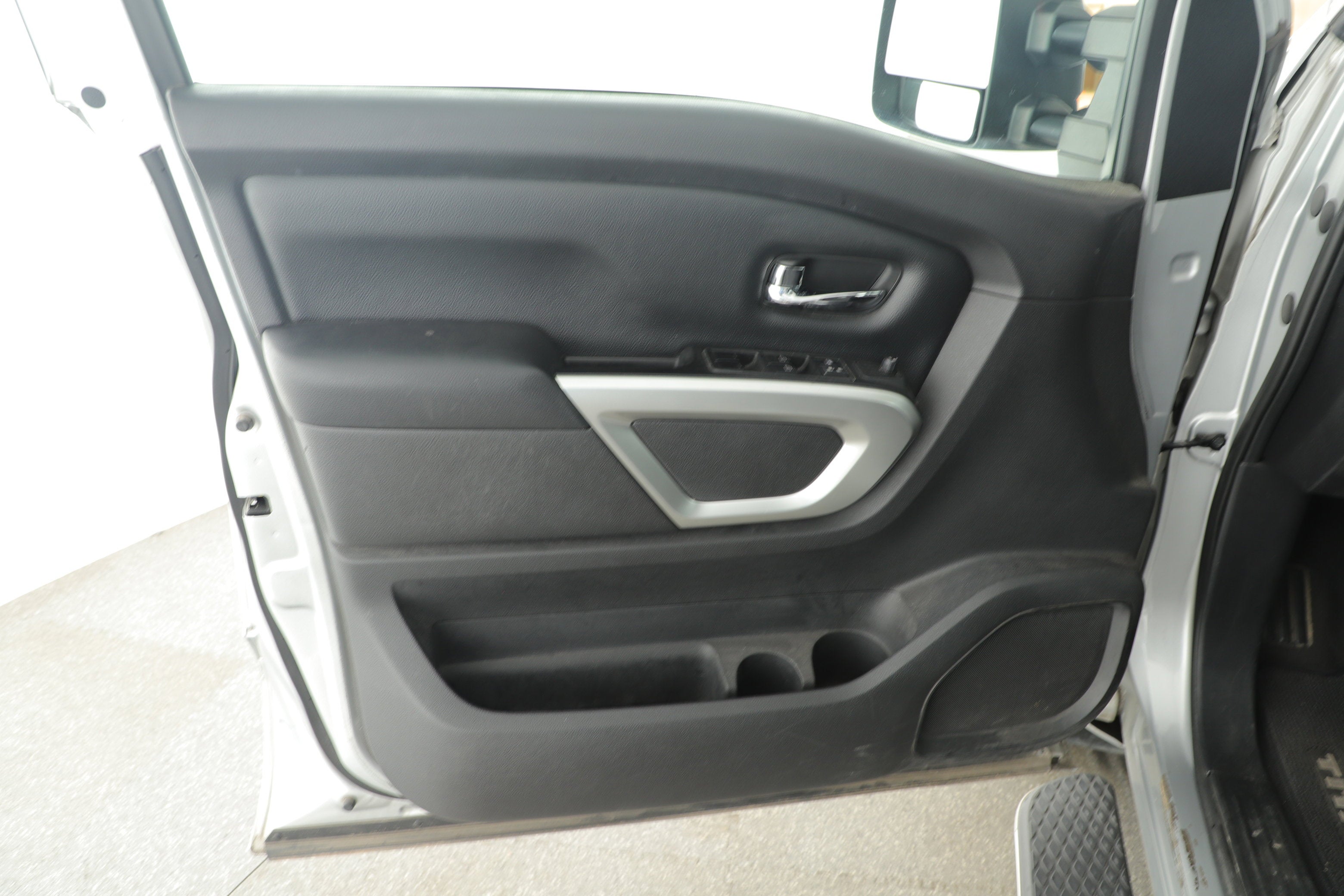 2017 Nissan Titan SV