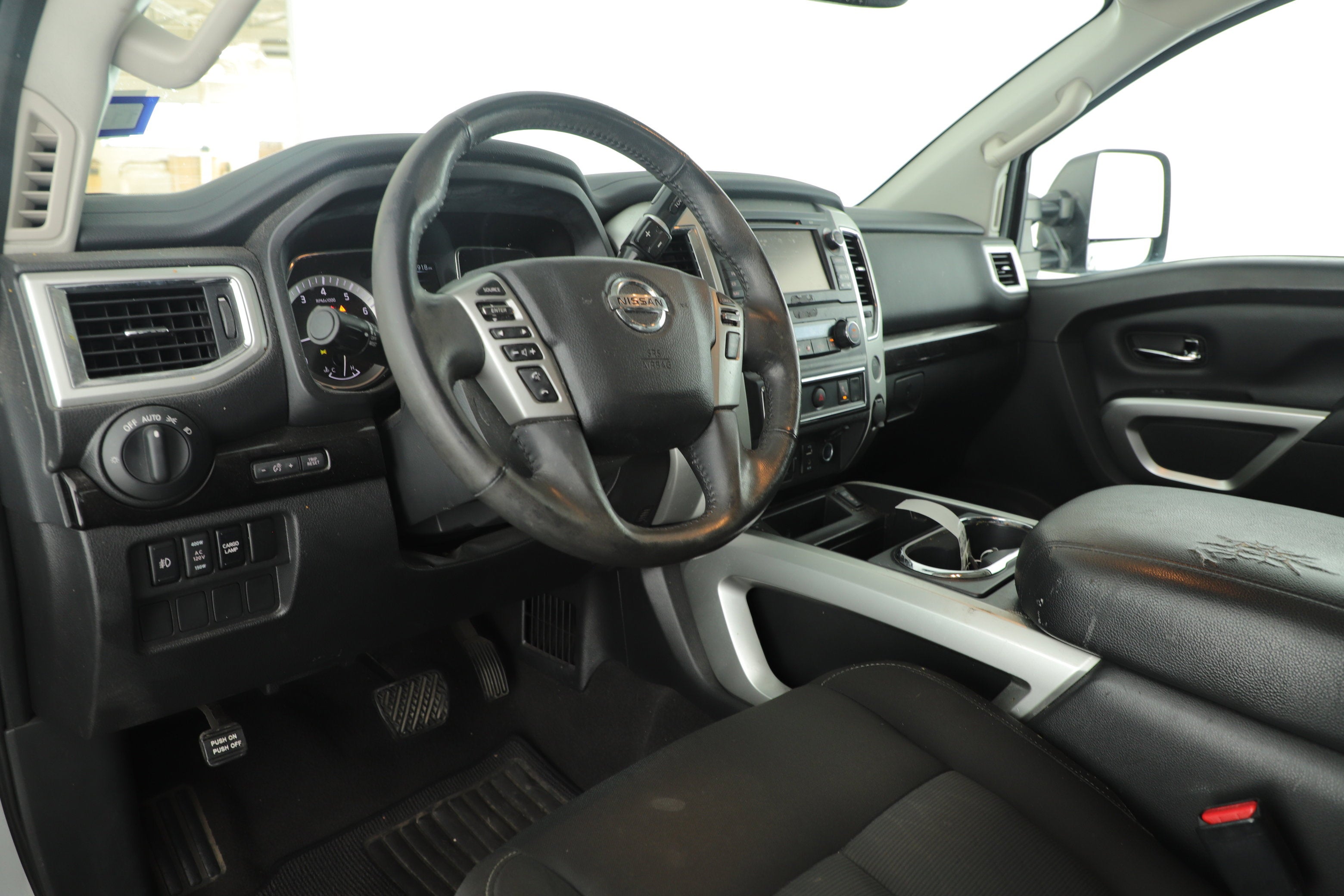 2017 Nissan Titan SV