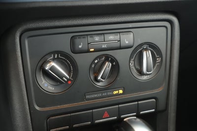 2013 Volkswagen Beetle Convertible Base