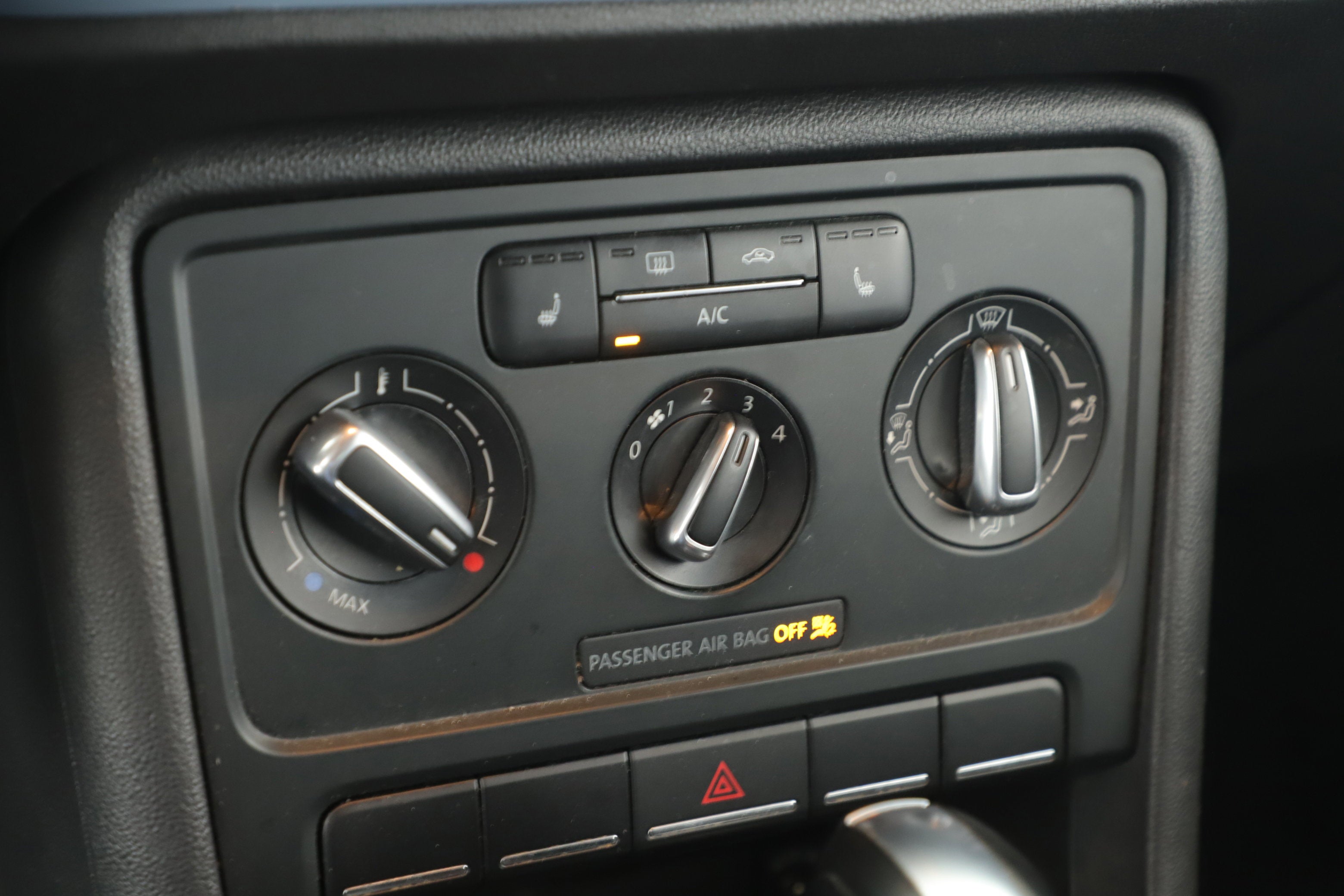 2013 Volkswagen Beetle Convertible Base