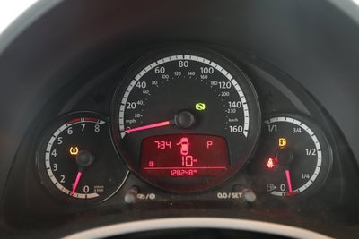 2013 Volkswagen Beetle Convertible Base