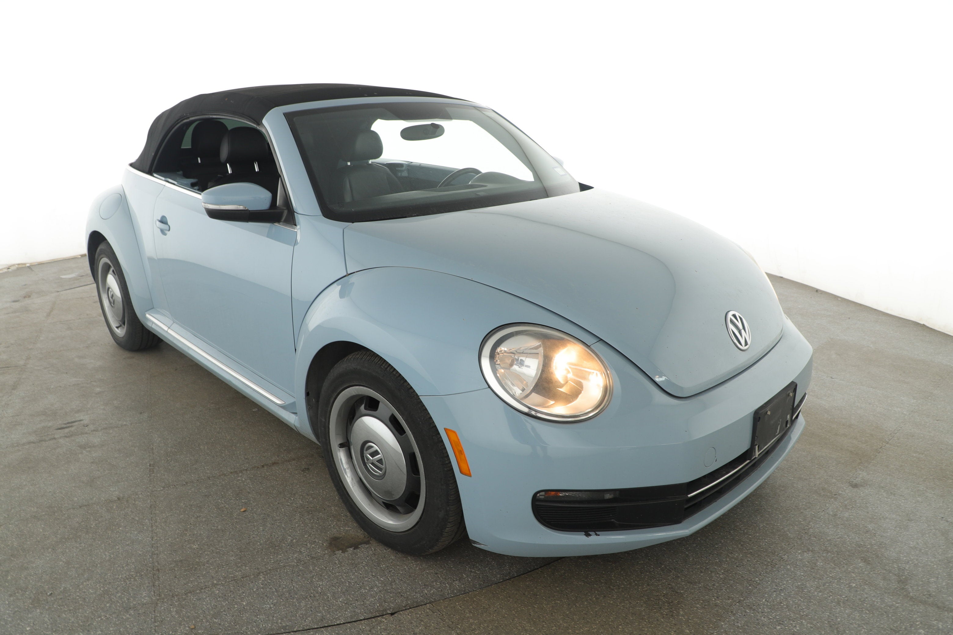 2013 Volkswagen Beetle Convertible Base