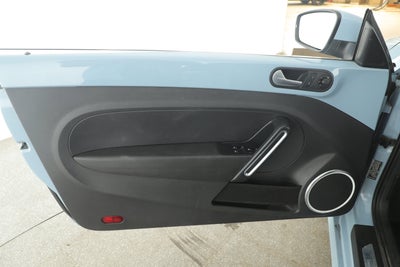 2013 Volkswagen Beetle Convertible Base