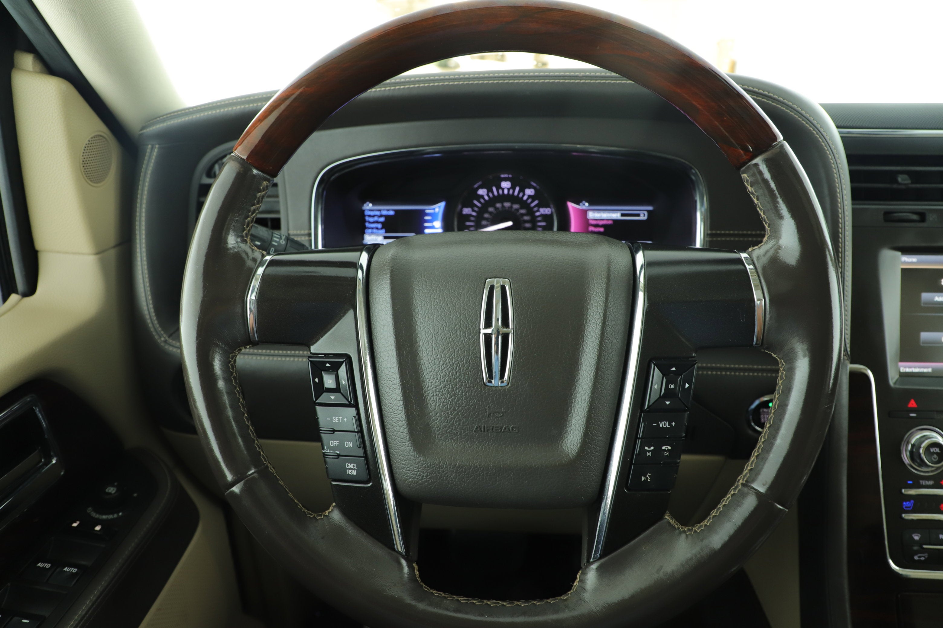 2015 Lincoln Navigator Base