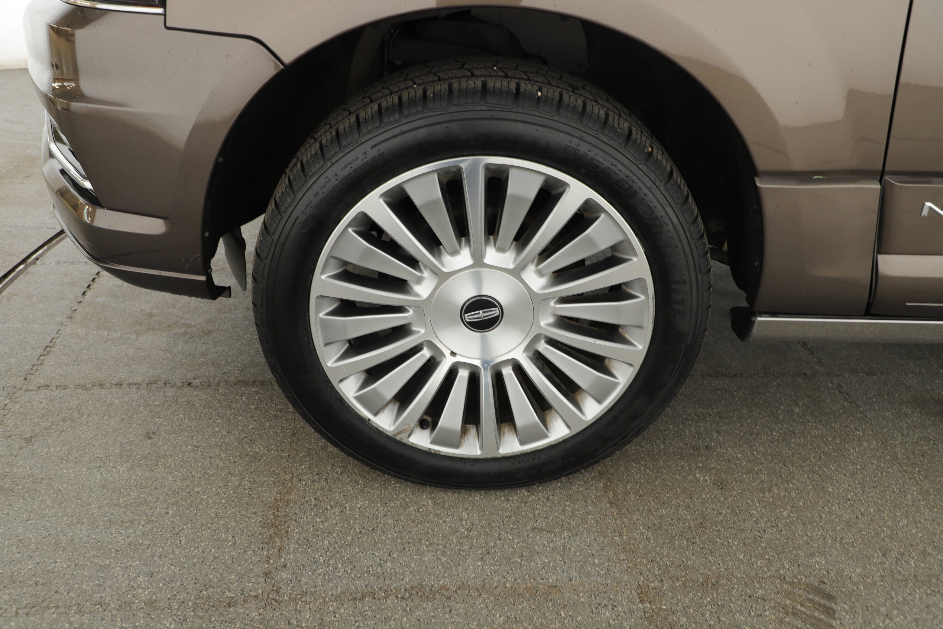 2015 Lincoln Navigator Base