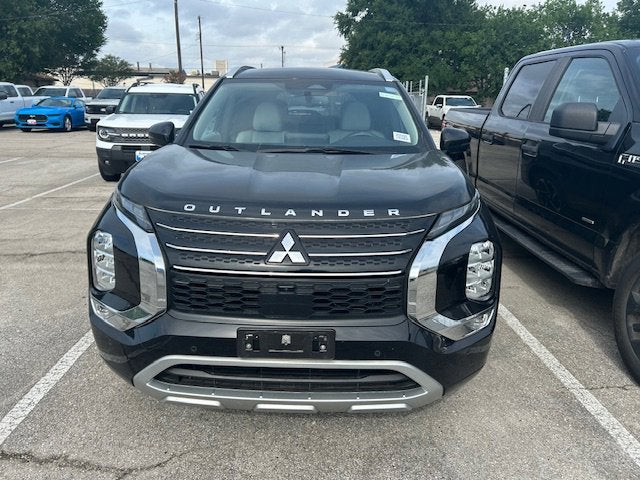 2024 Mitsubishi Outlander Base