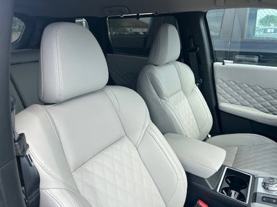 2024 Mitsubishi Outlander Base